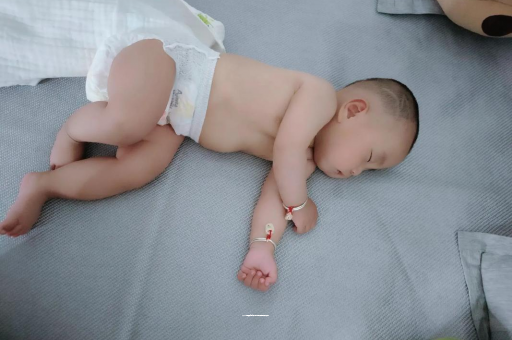 广西宝宝口水多怎么回事